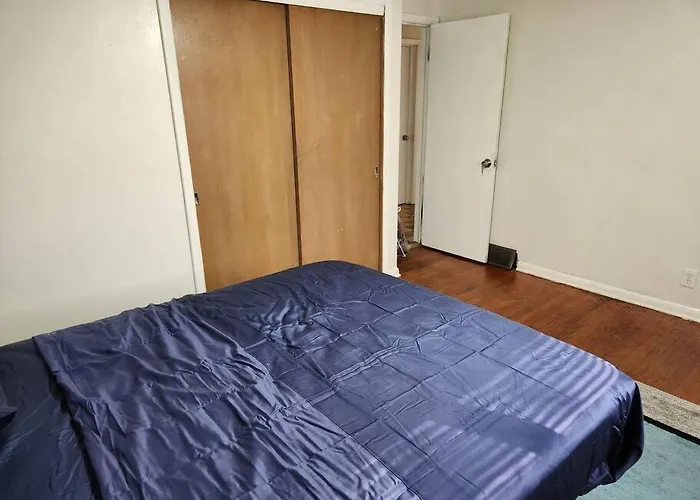 Spacious 4-Bedroom Home In Quiet Neighborhood