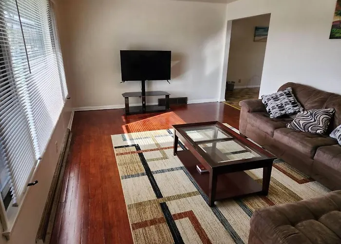 Spacious 4-Bedroom Home In Quiet Neighborhood