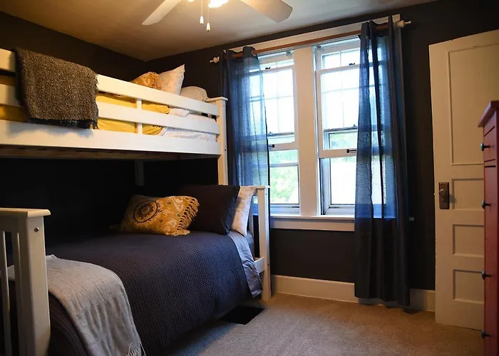 Cozy Home Near All Milwaukee Attractions