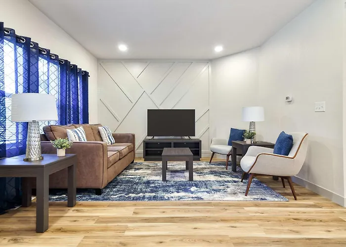 Timeless Beautiful Milwaukee Home Walking Distance To Downtown